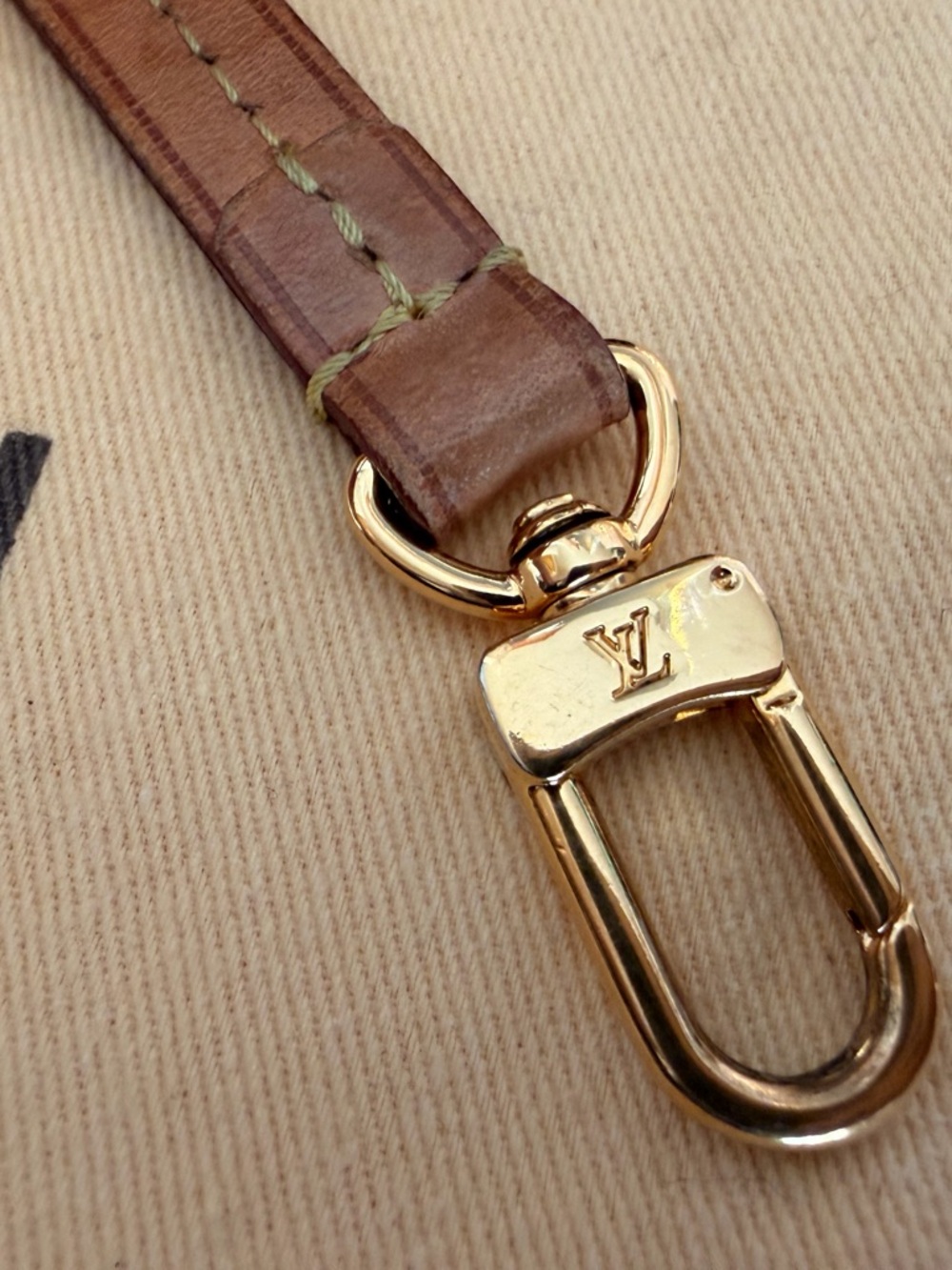 AUTHENTIC Louis Vuitton Favorite Monogram Canvas Crossbody - Picture 3 of 16